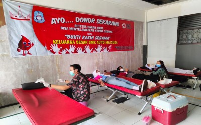 EKSKUL PMR SMK AUTO MATSUDA BERSAMA PMI KUNINGAN MELAKSANAKAN KEGIATAN DONOR DARAH